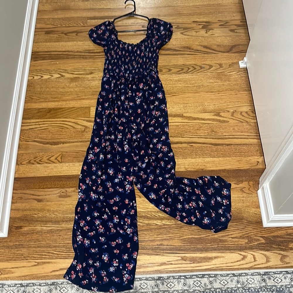 Francesca’s Women’s Floral Jumpsuit. Size Small